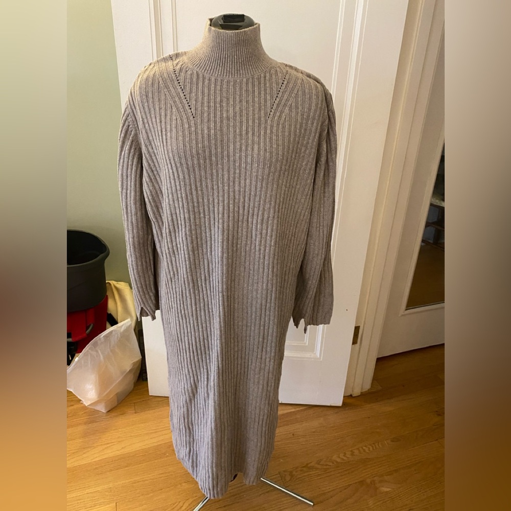 NWT Los Angeles atelier brand grey sweater dress. Size large.